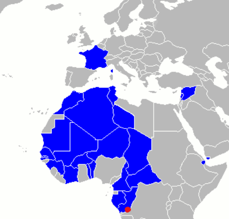 Carte de l’empire colonial français, Brazzaville apparaît avec un point rouge.